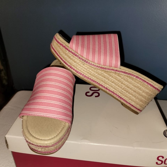 SO Sandals - New In Box - Picture 2 of 5
